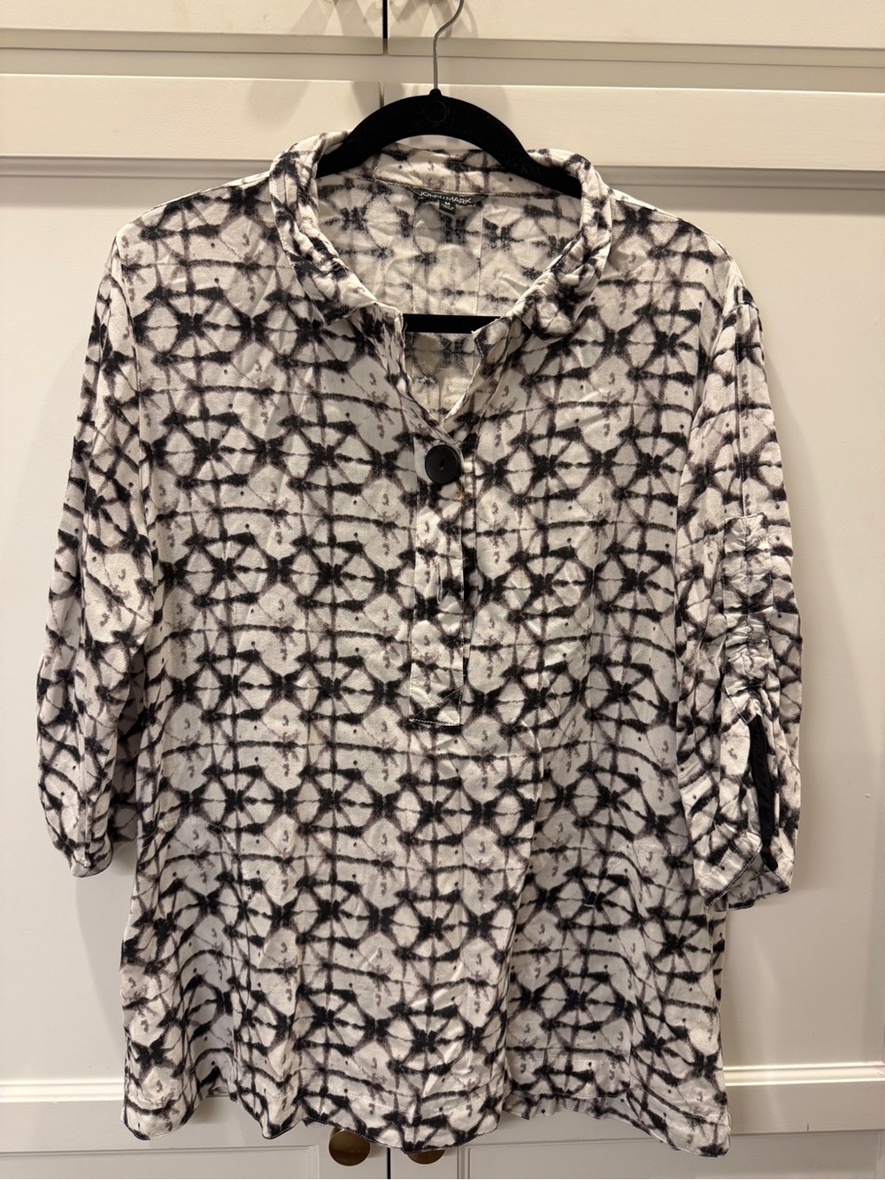 John Mark Black White and Gray Tunic Size M